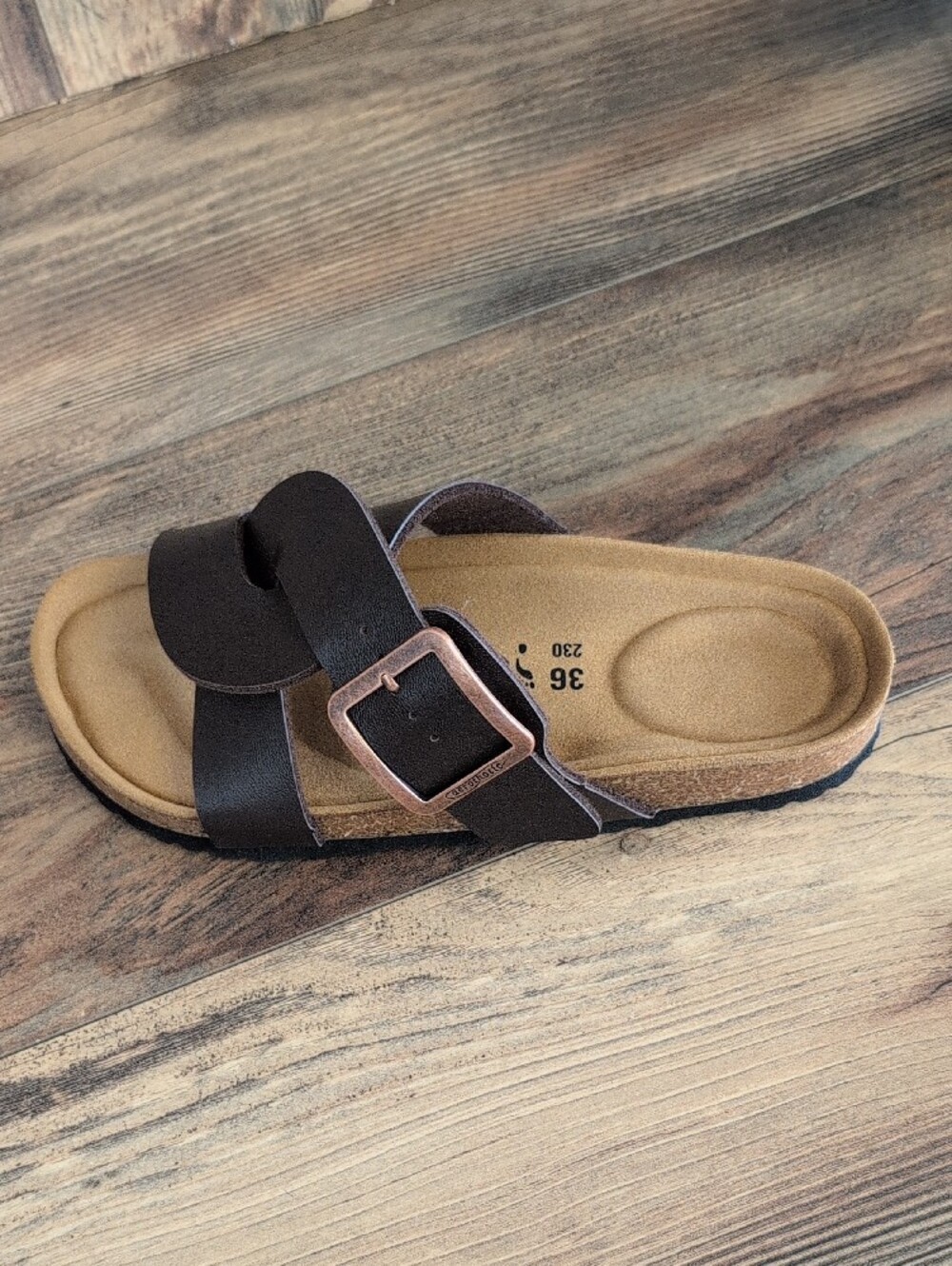 Aerothotic Kai Cork Recovery Cross Strappy Buckle Sandals 6       NWT